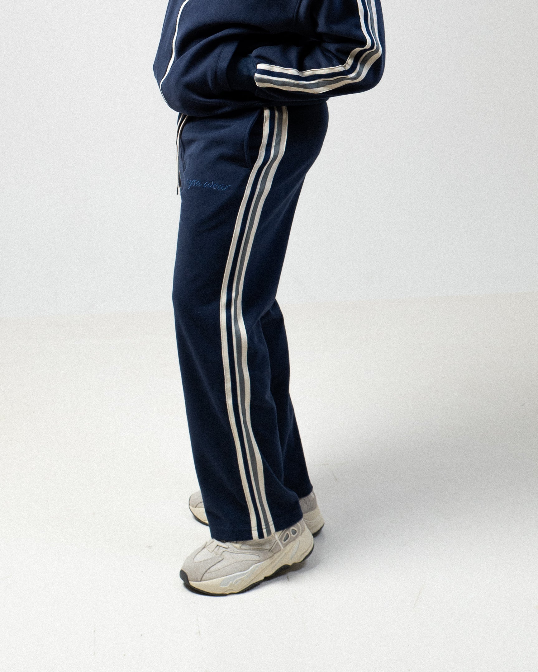 Relaxed Track Bottom