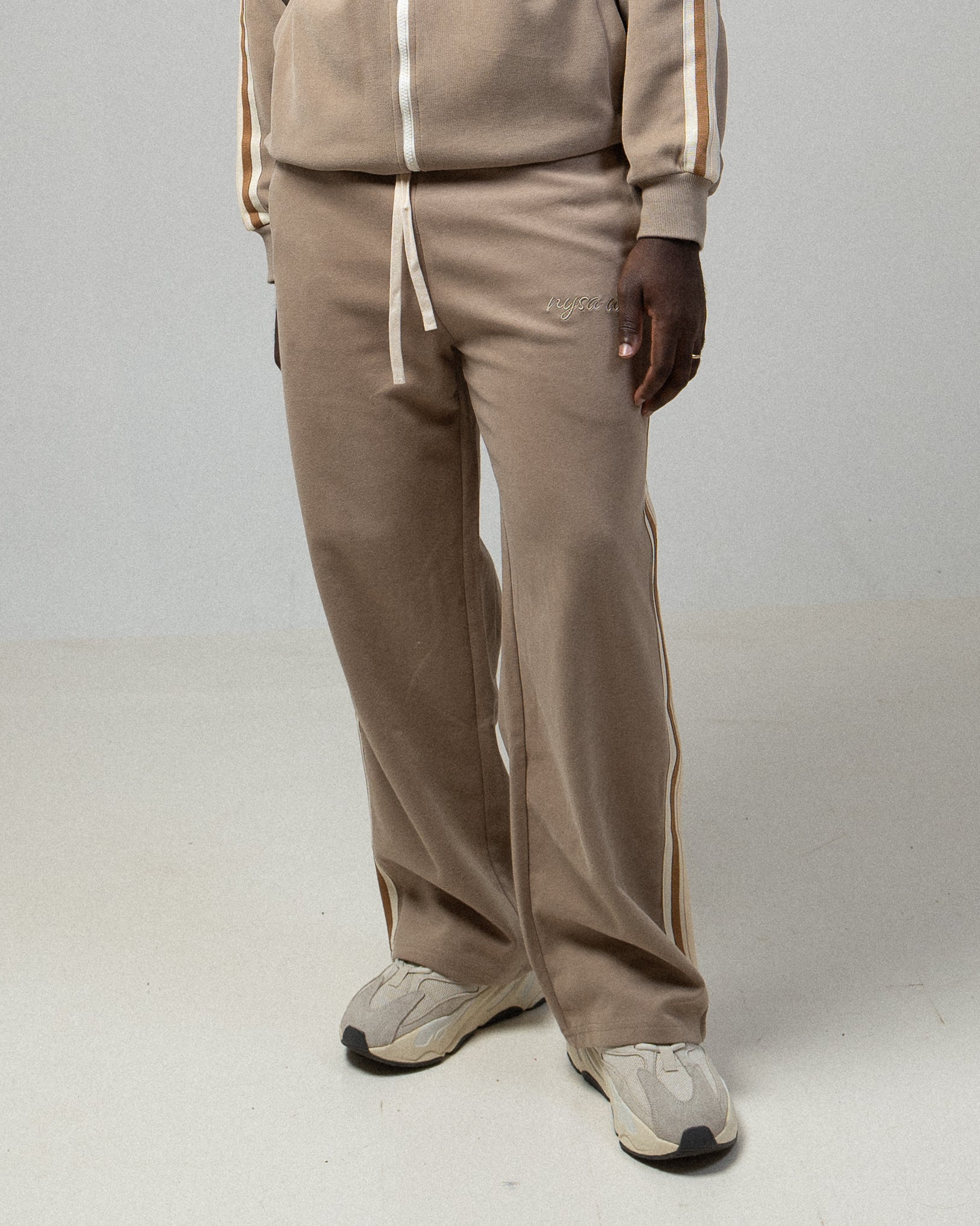 Relaxed Track Bottom