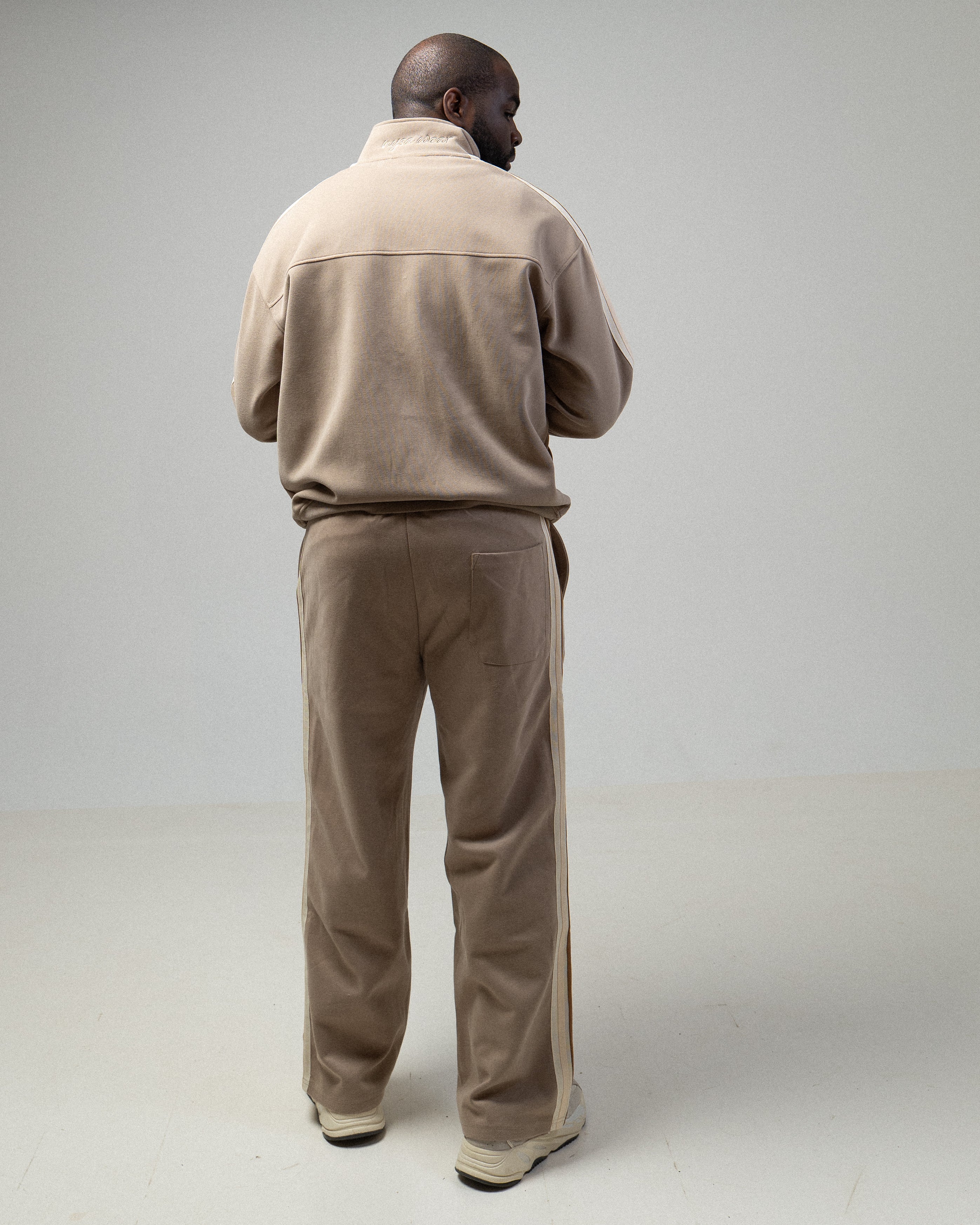 Relaxed Track Bottom